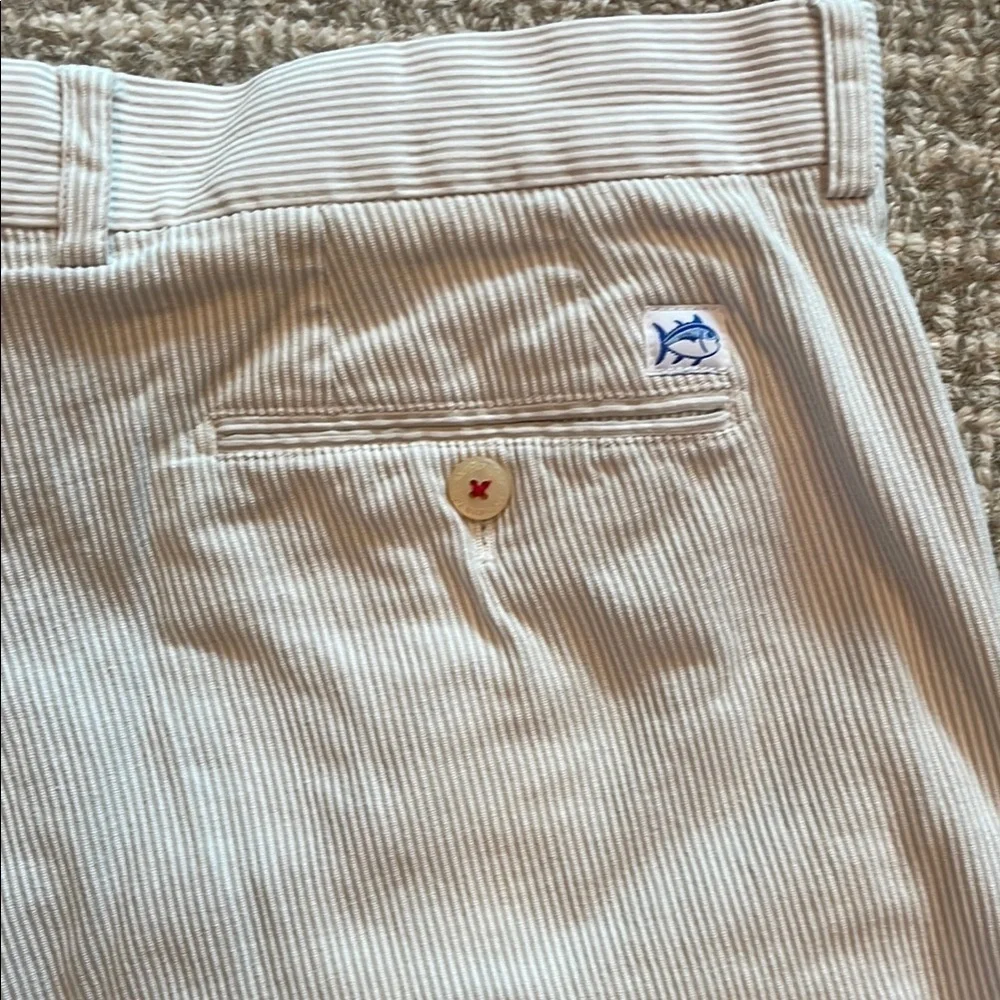 Men’s Southern Tide Flat Front Seersucker Corded Striped Beige Shorts
